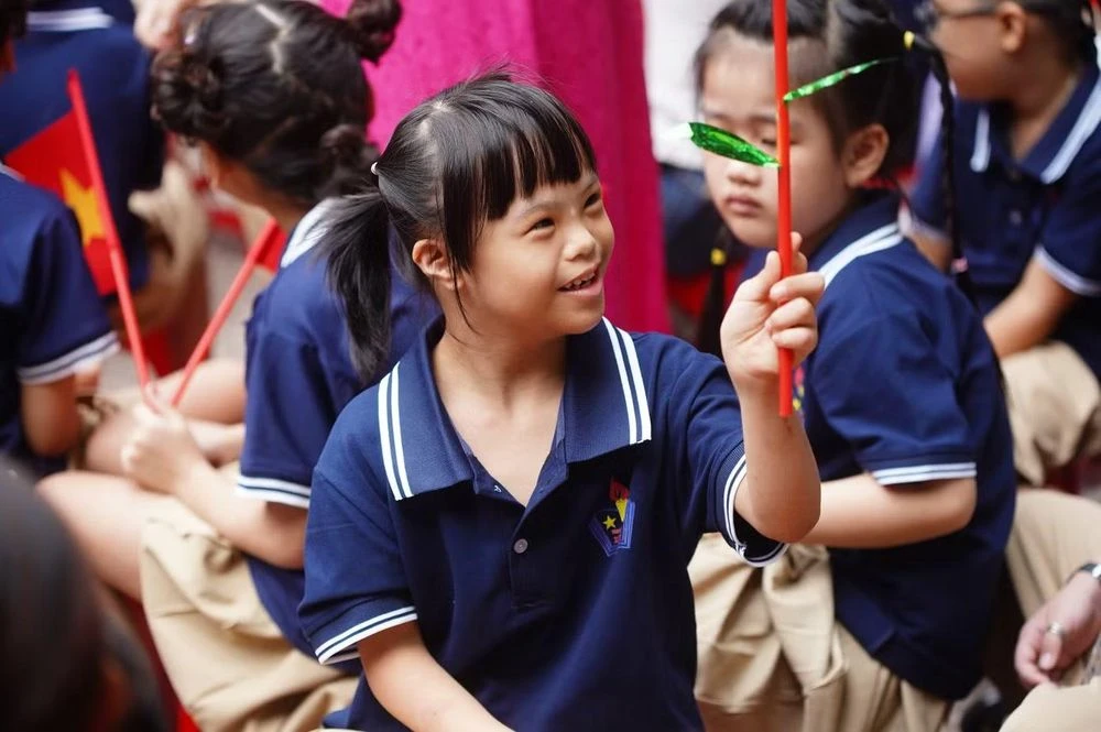 Lễ khai giảng đặc biệt ở ngôi trường thầy dạy, trò học bằng đôi tay - Hình 6