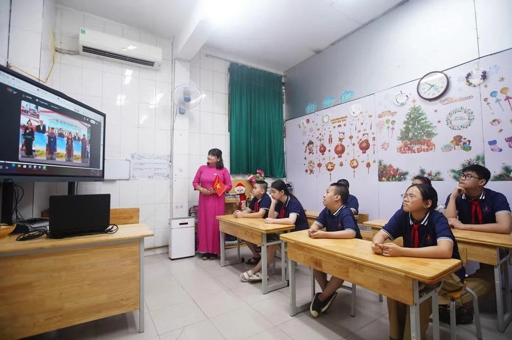 Lễ khai giảng đặc biệt ở ngôi trường thầy dạy, trò học bằng đôi tay - Hình 11