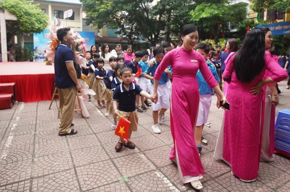 Lễ khai giảng đặc biệt ở ngôi trường thầy dạy, trò học bằng đôi tay - Hình 10