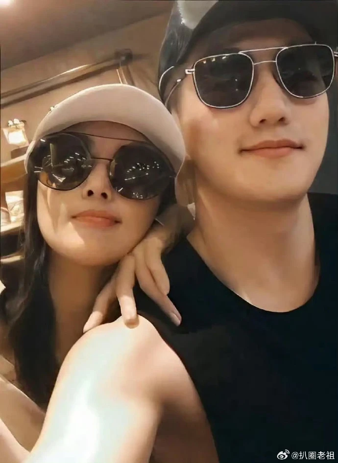 Tóm gọn mỹ nhân showbiz dát đồ hiệu, cùng chồng sĩ quan đặc công đi sắm ôtô mới hơn nửa tỷ đồng - Hình 3