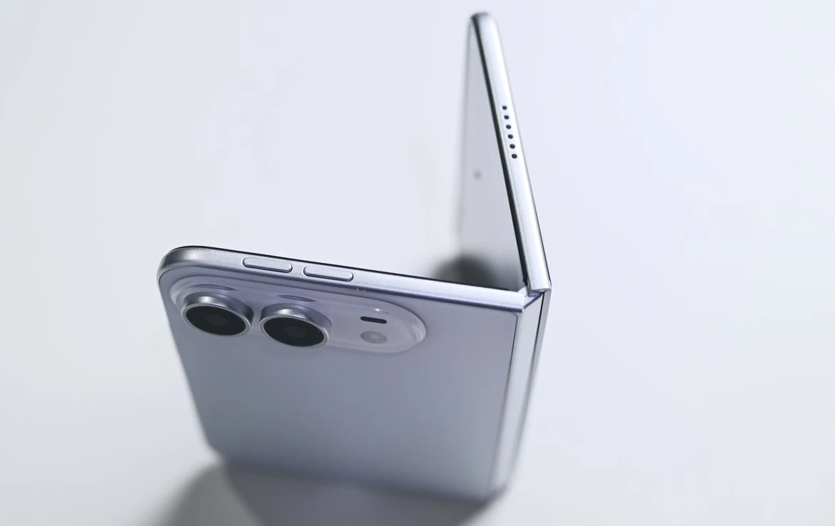 Đây có phải iPhone 18 Pro và iPhone Ultra, thiết kế màn hình gập gây choáng? - Hình 4