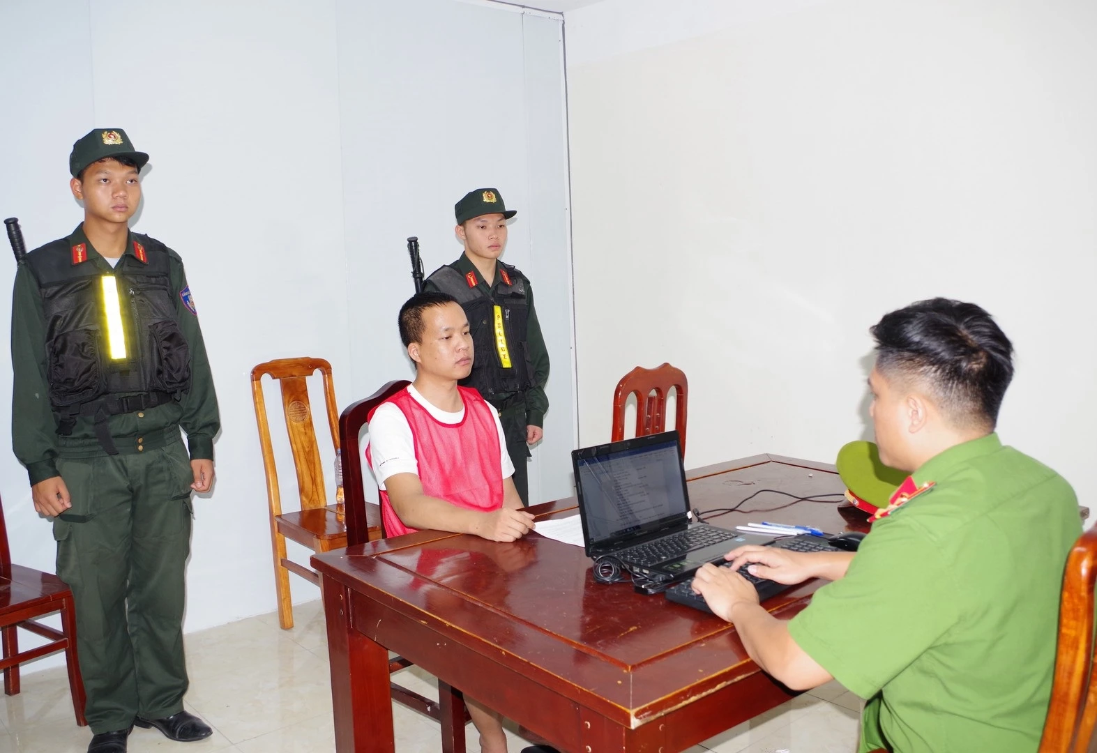Lãnh đạo Bộ Công an đề nghị điều tra mở rộng vụ án lừa đảo 500 người dân - Hình 2