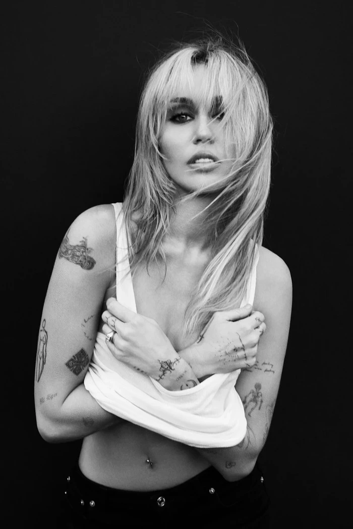 Miley Cyrus bước vào lãnh địa của Madonna và Lady Gaga - Hình 3