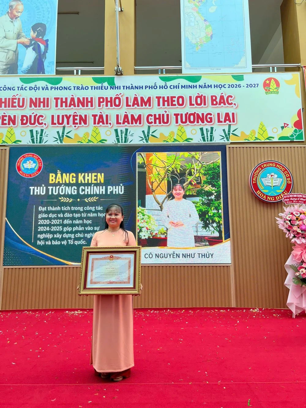 Ngày khai giảng đặc biệt của ba chị em cùng nhận Bằng khen của Thủ tướng - Hình 2