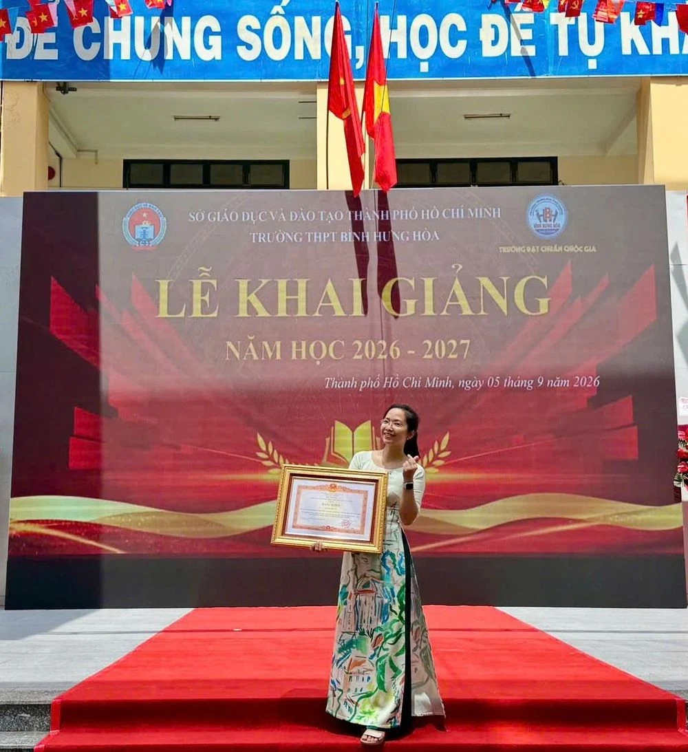 Ngày khai giảng đặc biệt của ba chị em cùng nhận Bằng khen của Thủ tướng - Hình 4