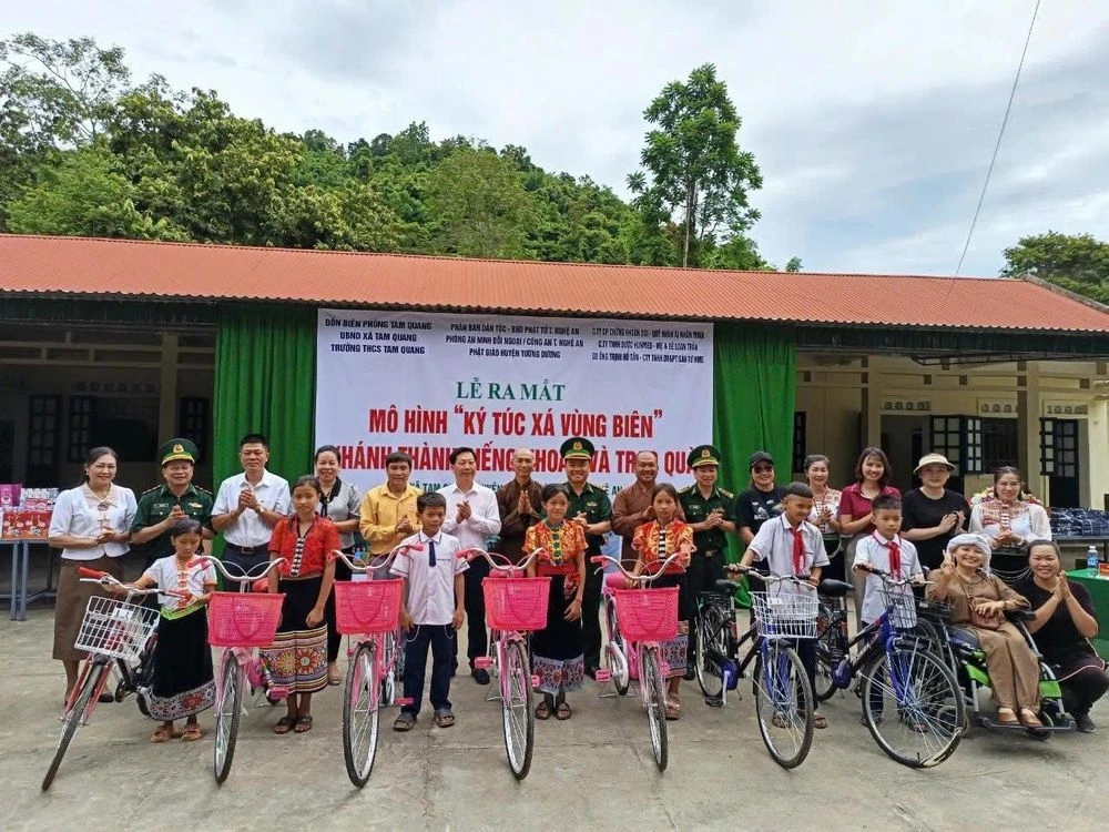 Những người lính giữ chân học sinh nơi ký túc xá vùng biên - Hình 5