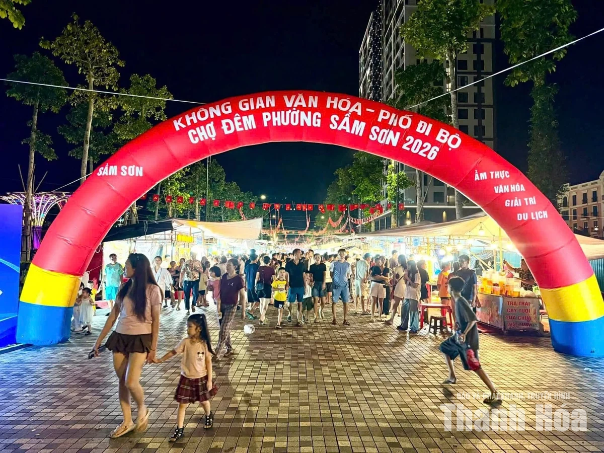 Sầm Sơn kéo dài sức hút sau mùa hè - Hình 1