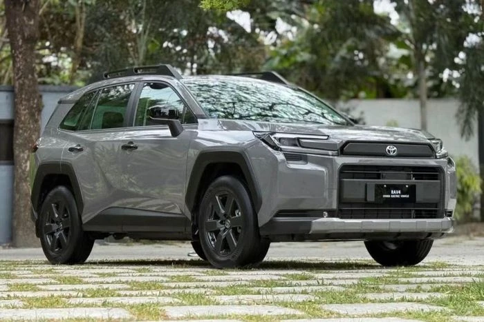 SUV bán chạy nhất của Toyota sắp có đối thủ mới - Hình 2