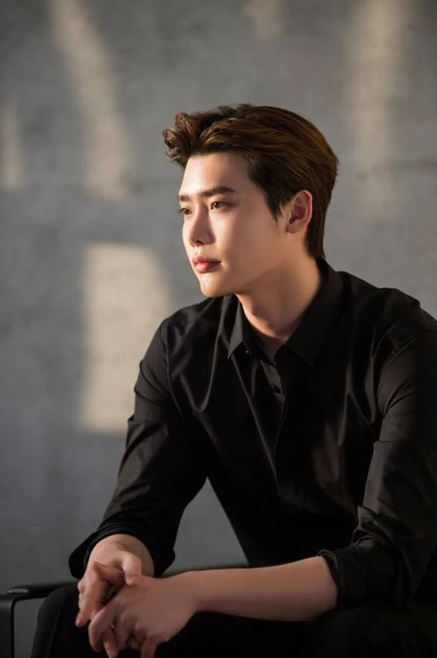 Vừa chia tay IU, Lee Jong Suk và tiểu tam tin đồn Moon Ga Young liền hẹn hò ở sự kiện lớn, hiên ngang khoe tín vật tình yêu - Hình 8